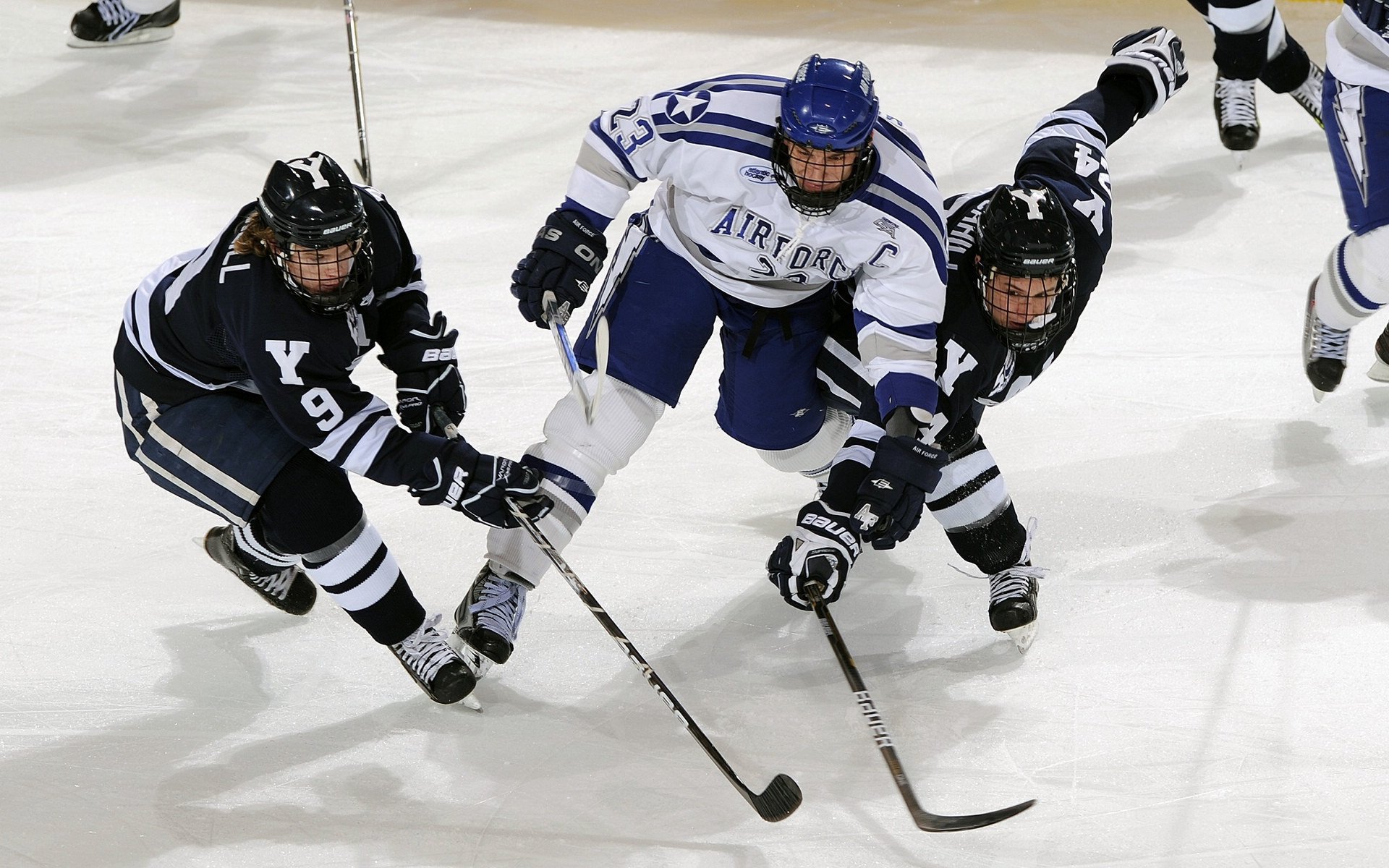 技术型中场在三角结构中如鱼得水，技术型中锋